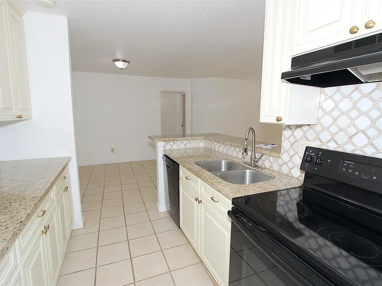 10639 Braes Bend Dr — Photo 6