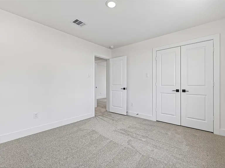 702 Sonfield Dr — Photo 45