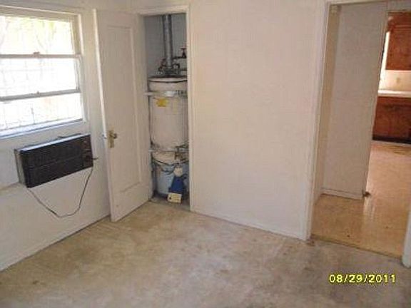 4th image of 2352 E Hazelton Ave