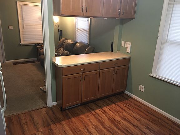 4th image of 530 Lakeshore Dr