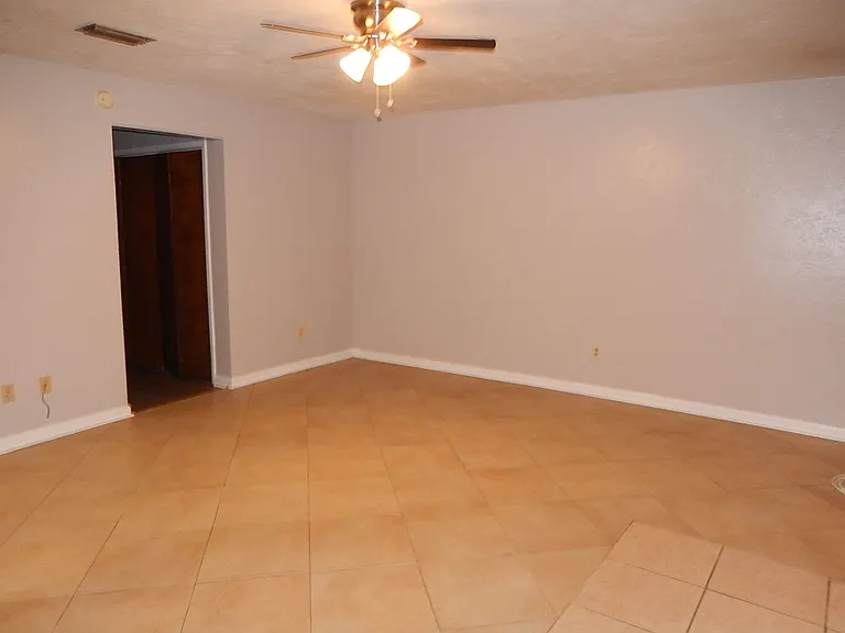 2334 Sylvan Ct — Photo 10