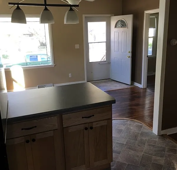 1100 Elizabeth Ave SE — Photo 2