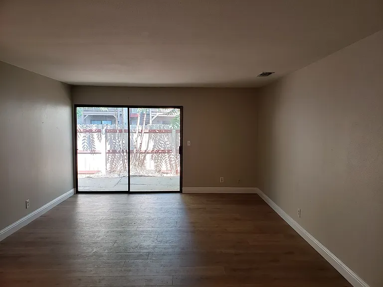 1395 Nord Ave — Photo 3