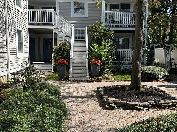 606 Bay Ave APT 2
