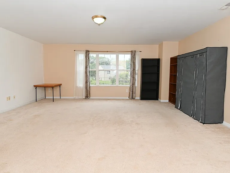1043 Rentham Ln — Photo 36