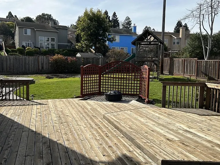 1850 Primrose Ln — Photo 4