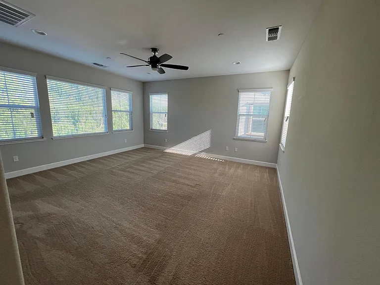 379 W Beckman Ct — Photo 24