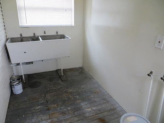 4th image of 3100 43rd St #3102
