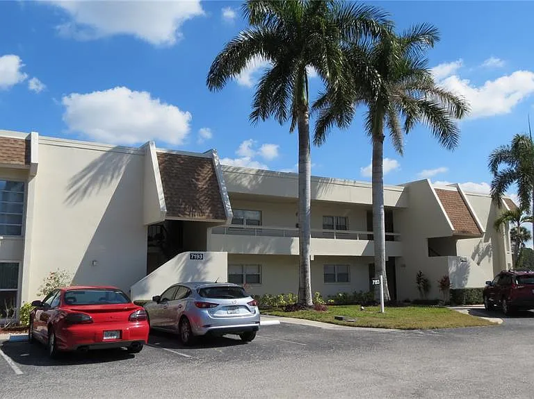 7193 W Country Club Dr N #138 — Photo 1