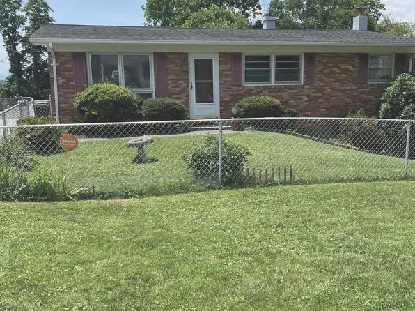 800 W 15th St, Front Royal, VA 22630