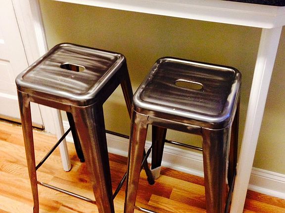 Granite Kitchen bar with stools provided