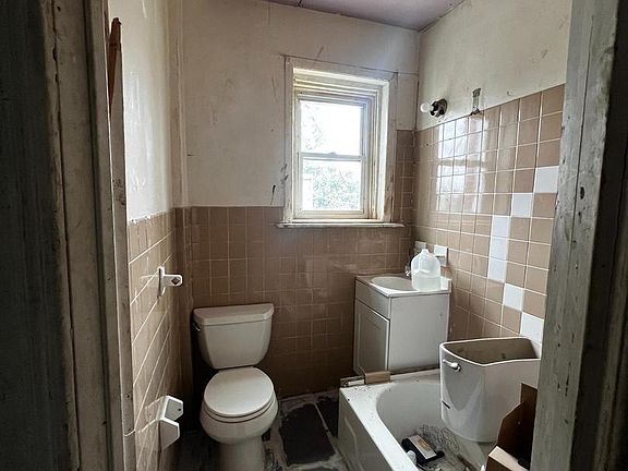 5th image of 5027 Ogden St