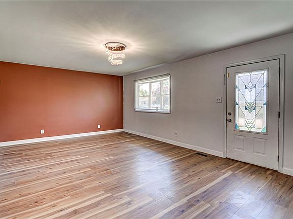 3rd image of 376 E Melrose Ct