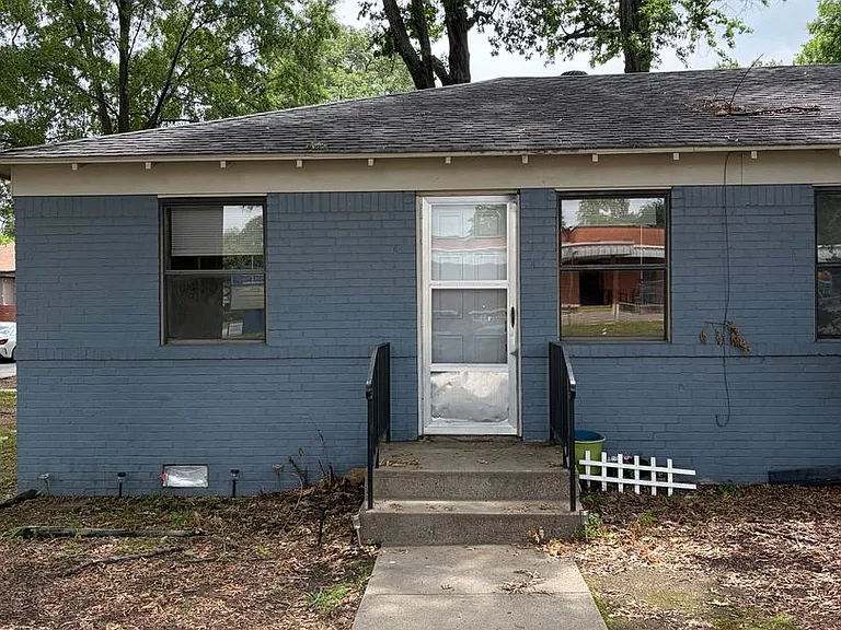 2500 Dodson Ave — Photo 2