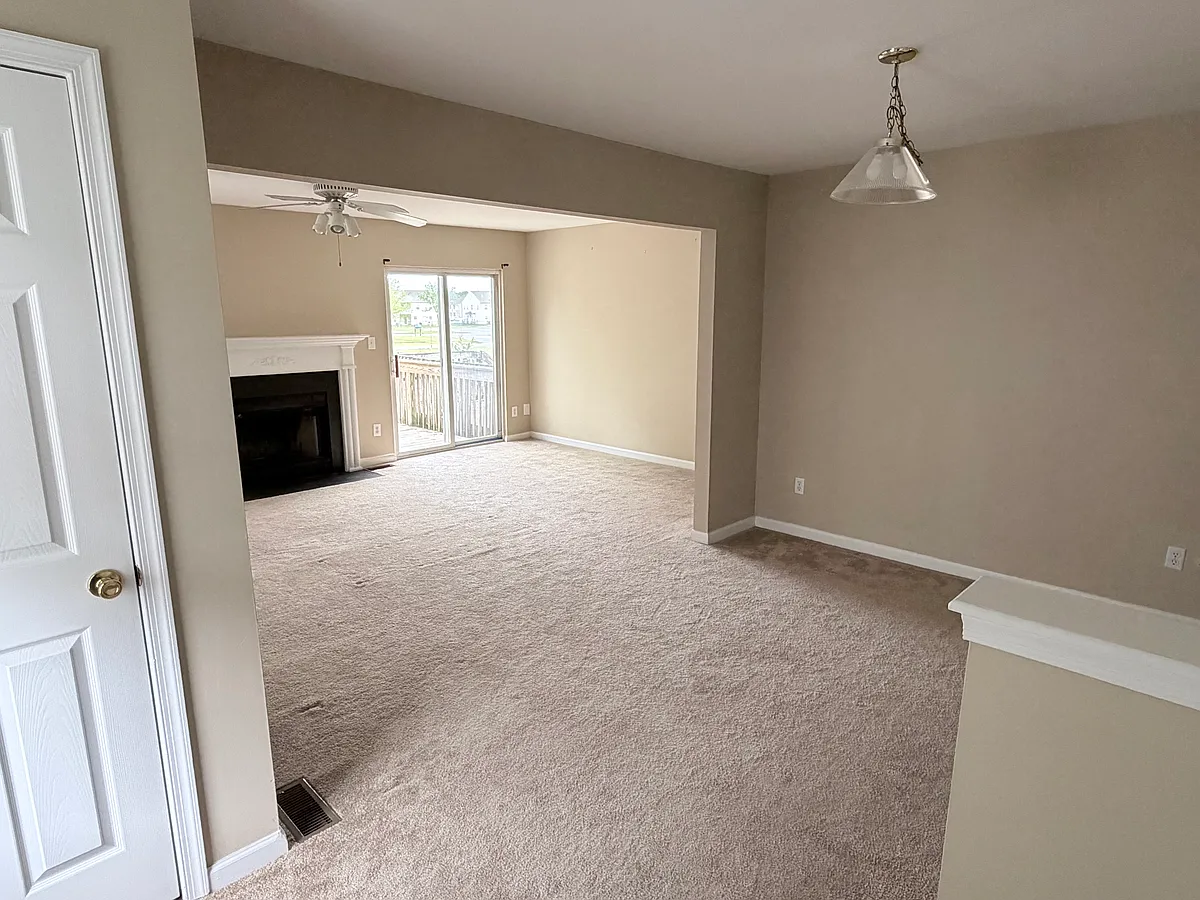 Building Photo - 610 Louis Ln