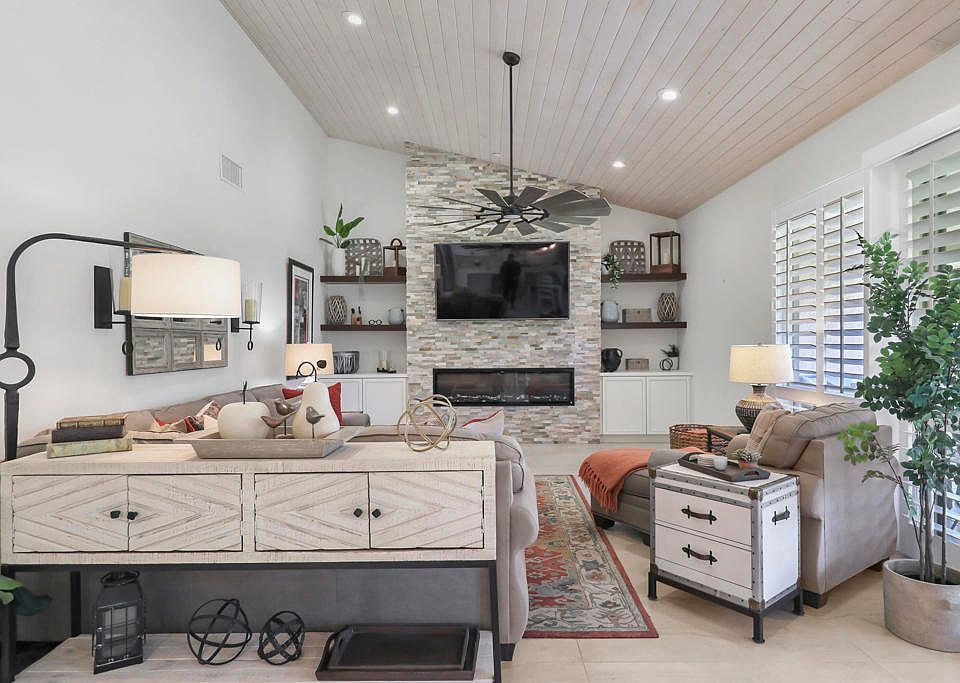 1st image of 43246 Lacovia Dr