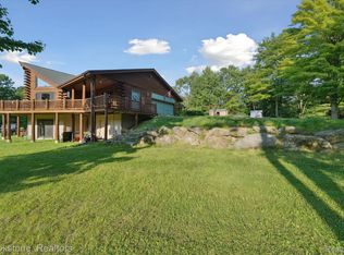 2855 Birch Grove Ct, Oxford, MI 48370