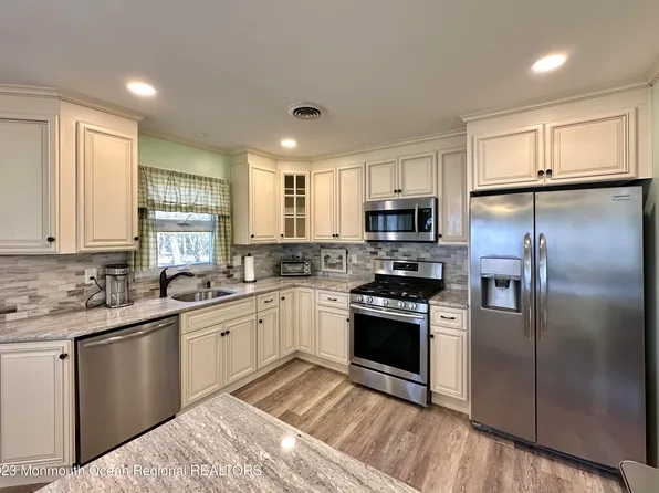 1100 Edgebrook Drive S, Toms River, NJ 08757