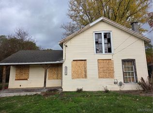 9205 Ridge Rd, Middleport, NY 14105