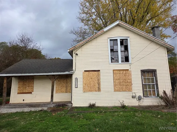 9205 Ridge Rd, Middleport, NY 14105