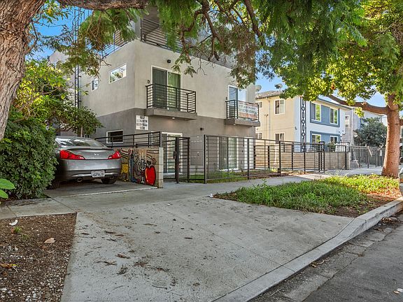 3rd image of 1034 N Oxford Ave #1034