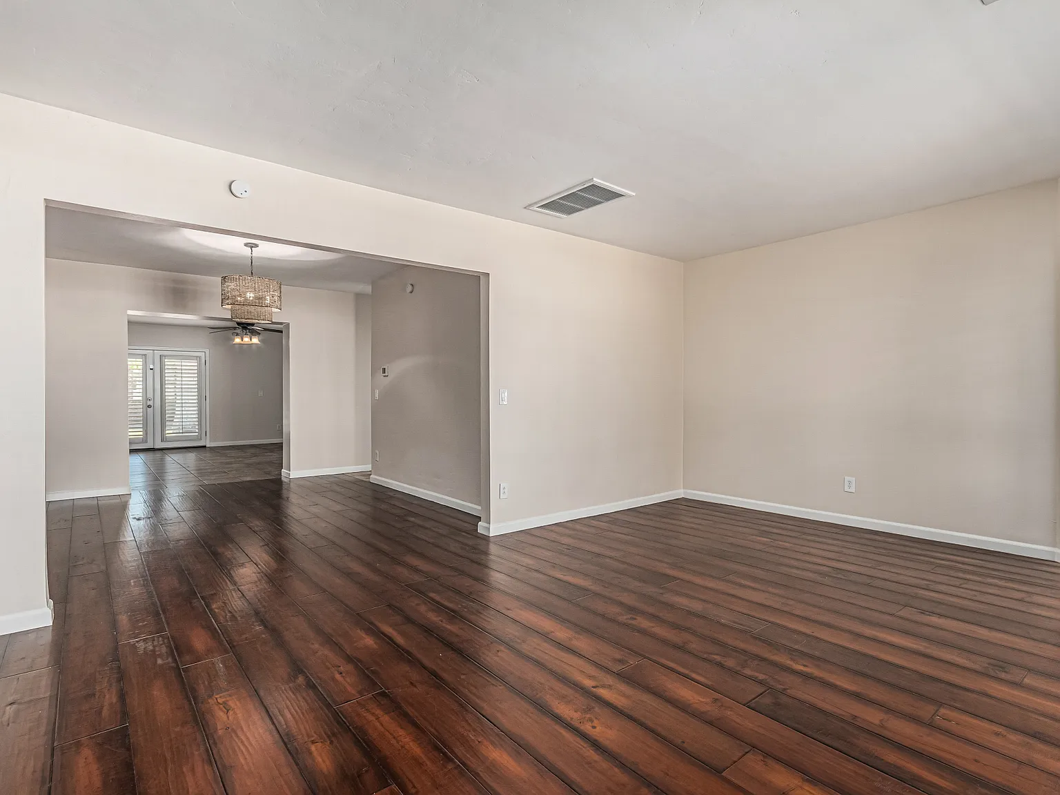 3 bed, 2049 sqft, $2,695 — Photo 4