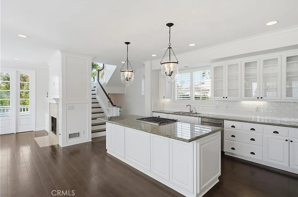 3 bed, 2.5 bath, 1690 sqft, $8,400 — Photo 1