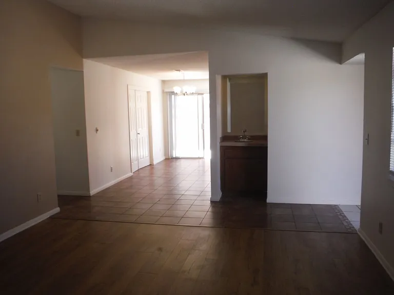 43738 Mona St — Photo 6