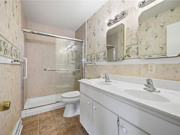 5th image of 2204 Four Seasons Blvd
