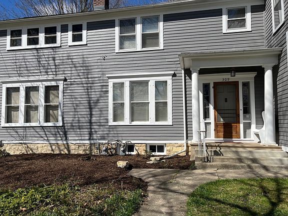 3rd image of 325 S Batavia Ave
