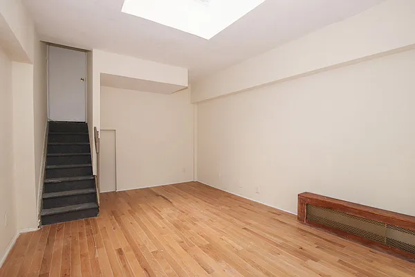 Rented by Avenues Real Estate | media 9