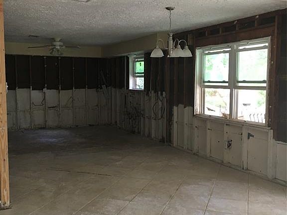 3rd image of 5115 Shady Oaks Ln