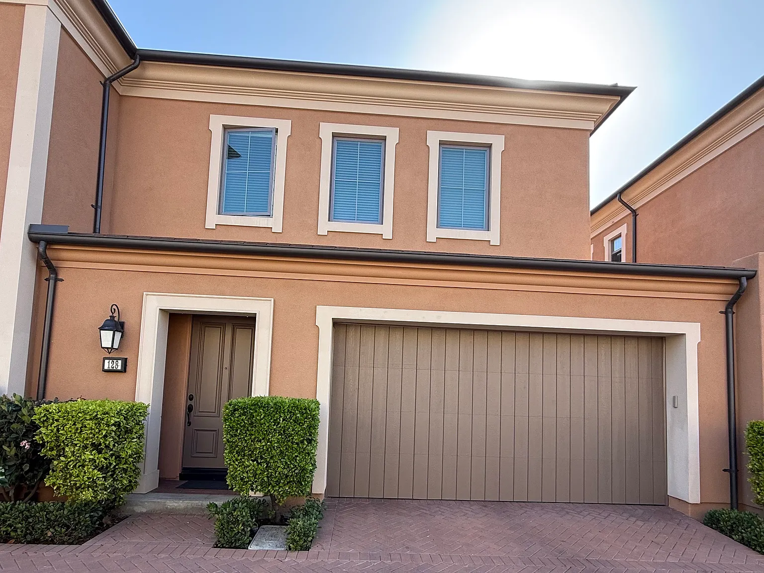 3 bed, 2.5 bath, 1586 sqft, $4,900 — Photo 1