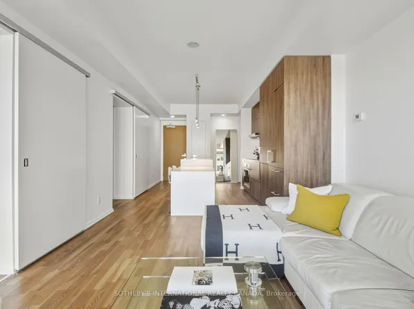 1 Bloor St E #2712, Toronto, ON M4W 0A8