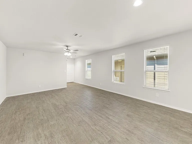 1713 Meadow Crest Dr — Photo 13