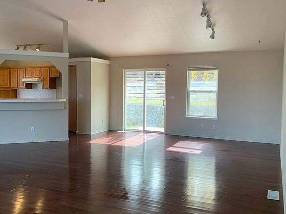 4th image of 1104 W Yakima Ave