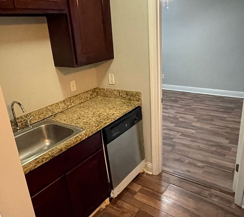1st image of 2309 Baronne St #105