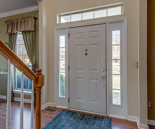 5th image of 233 Dandridge Dr