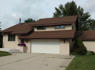 1030 Par Dr, Lake Isabella, MI 48893
