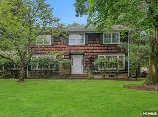 32 Country Squire Rd, Old Tappan, NJ 07675
