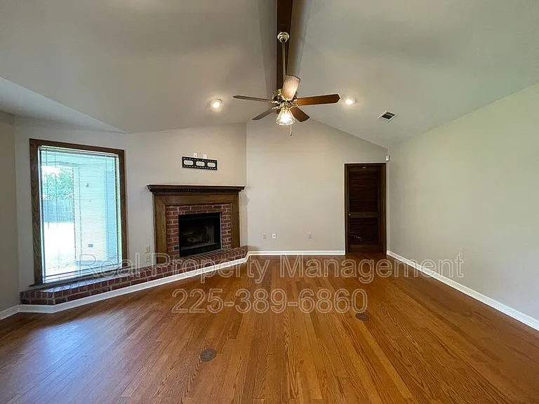 2422 Riverside Dr — Photo 6