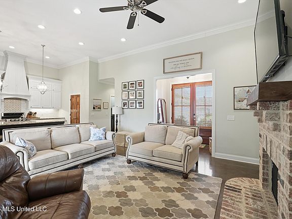 4th image of 512 Carrington Dr