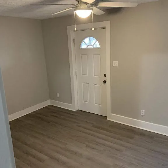 111 W Pearl St — Photo 4