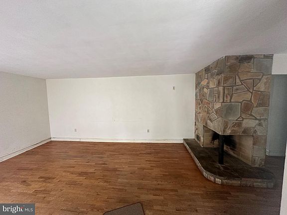 3rd image of 214 Molden Dr