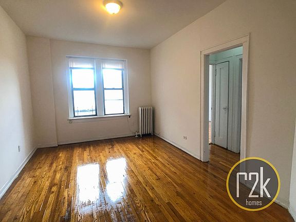 5th image of 2922 Hoyt Ave S APT 46