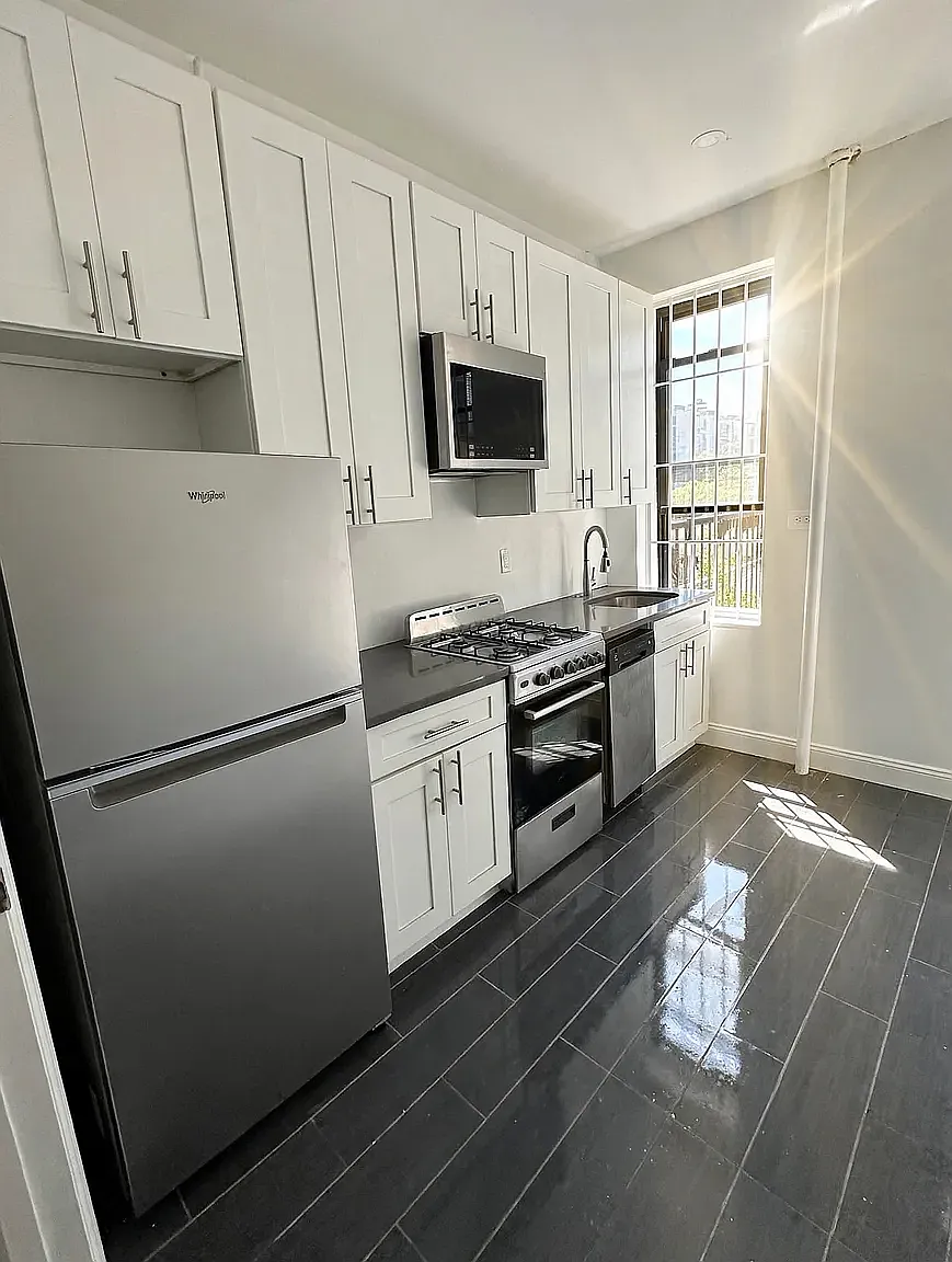 253 West 16th Street — Photo 3