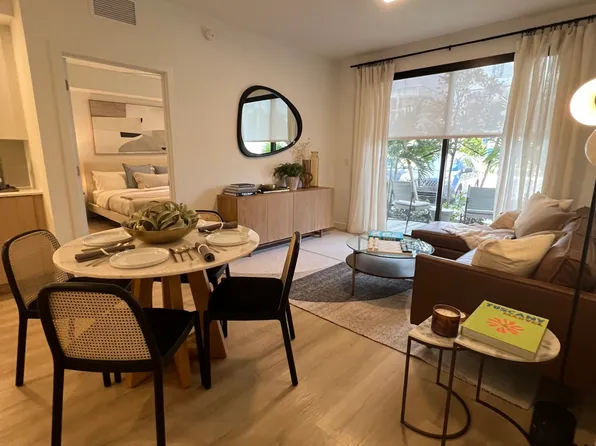 3565 NW 11th St #661, Miami, FL 33125