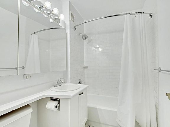 4th image of 88 Greenwich St APT 303