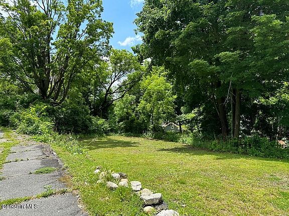 4th image of 33 Circular Ave