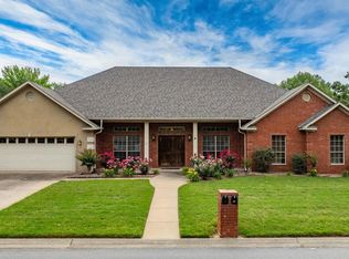 1940 Royal Dr, Conway, AR 72034